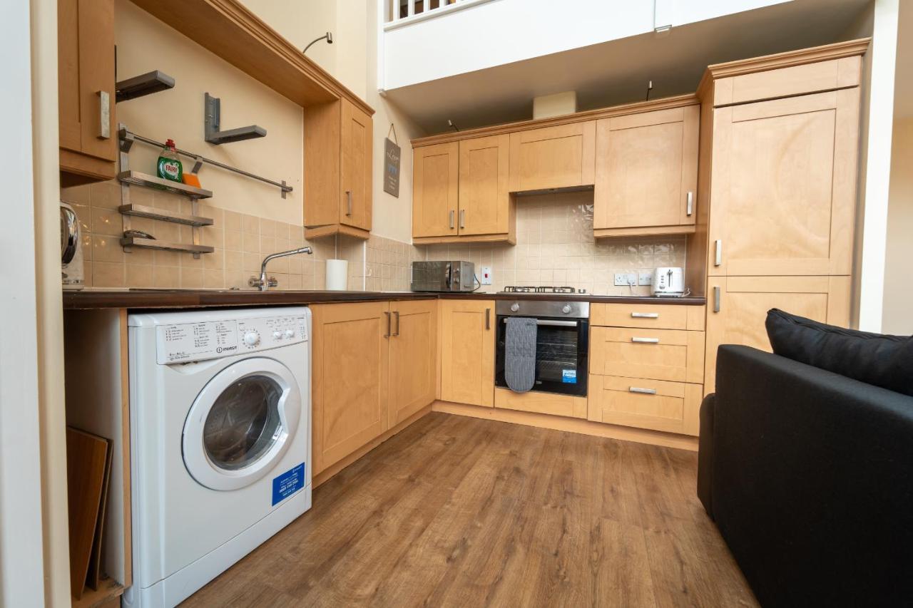 Luxury 2 Bed Apartment - Near Heathrow, Legoland, Windsor Slough Esterno foto