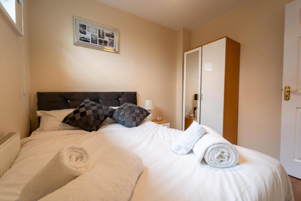Luxury 2 Bed Apartment - Near Heathrow, Legoland, Windsor Slough Esterno foto