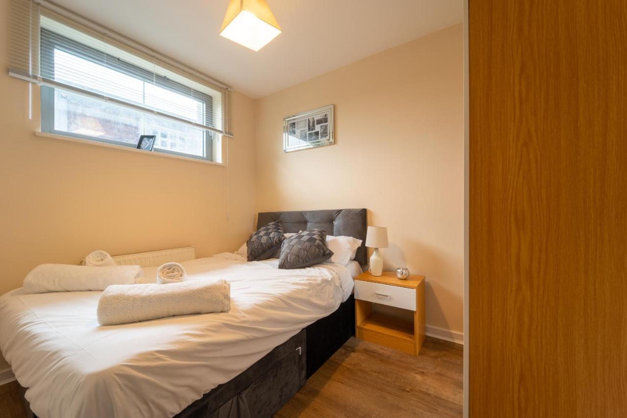 Luxury 2 Bed Apartment - Near Heathrow, Legoland, Windsor Slough Esterno foto