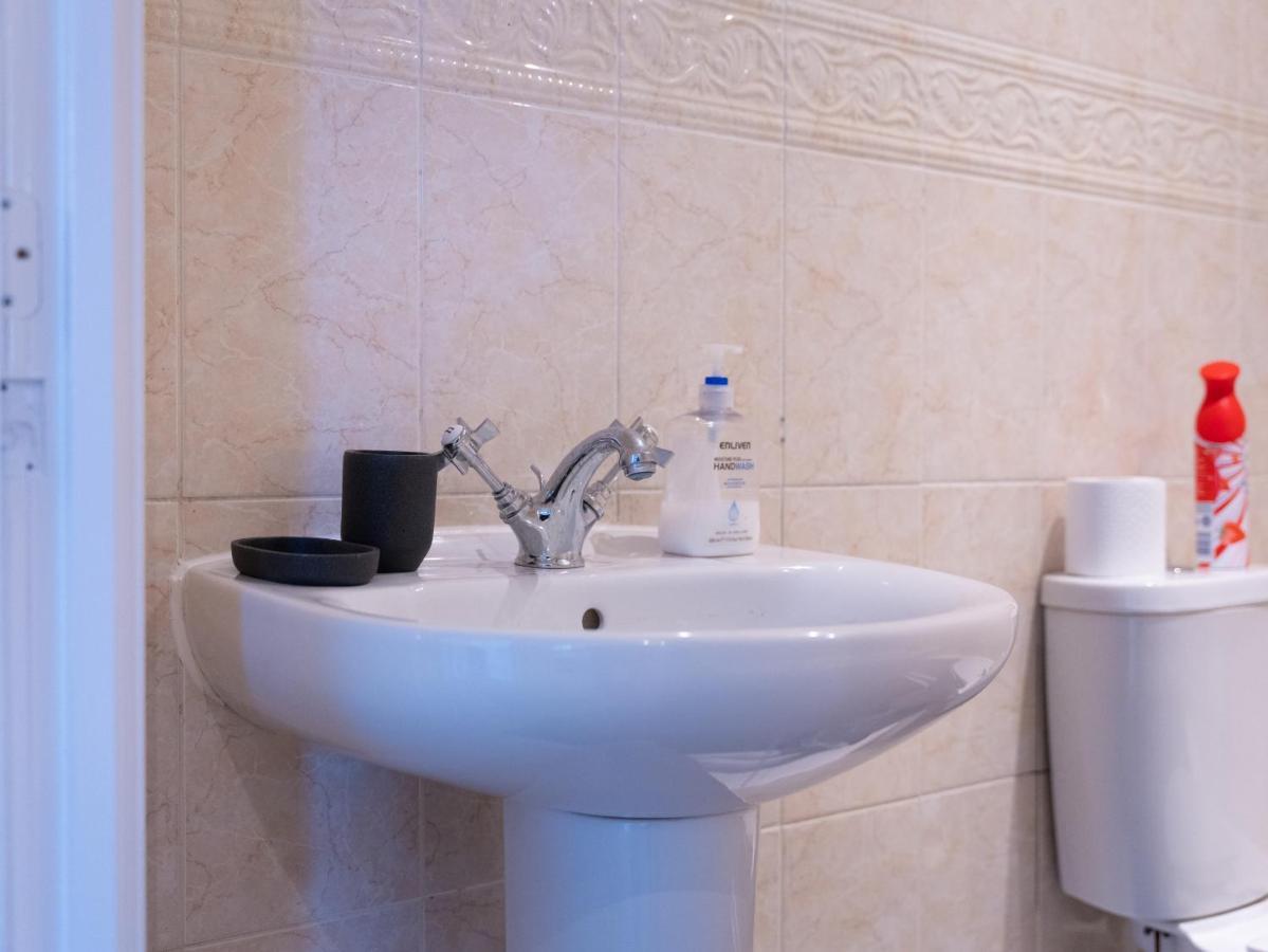 Luxury 2 Bed Apartment - Near Heathrow, Legoland, Windsor Slough Esterno foto