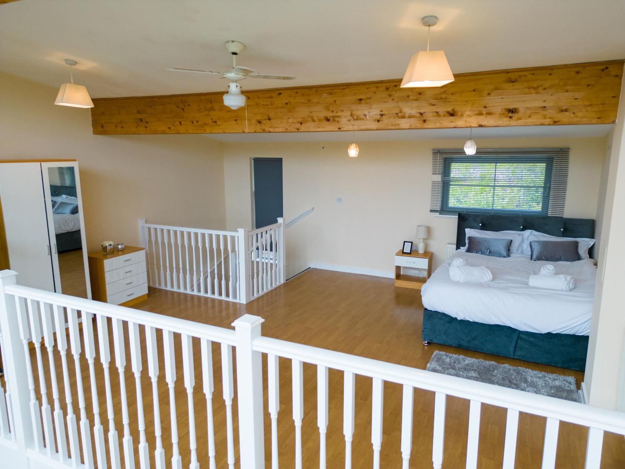 Luxury 2 Bed Apartment - Near Heathrow, Legoland, Windsor Slough Esterno foto