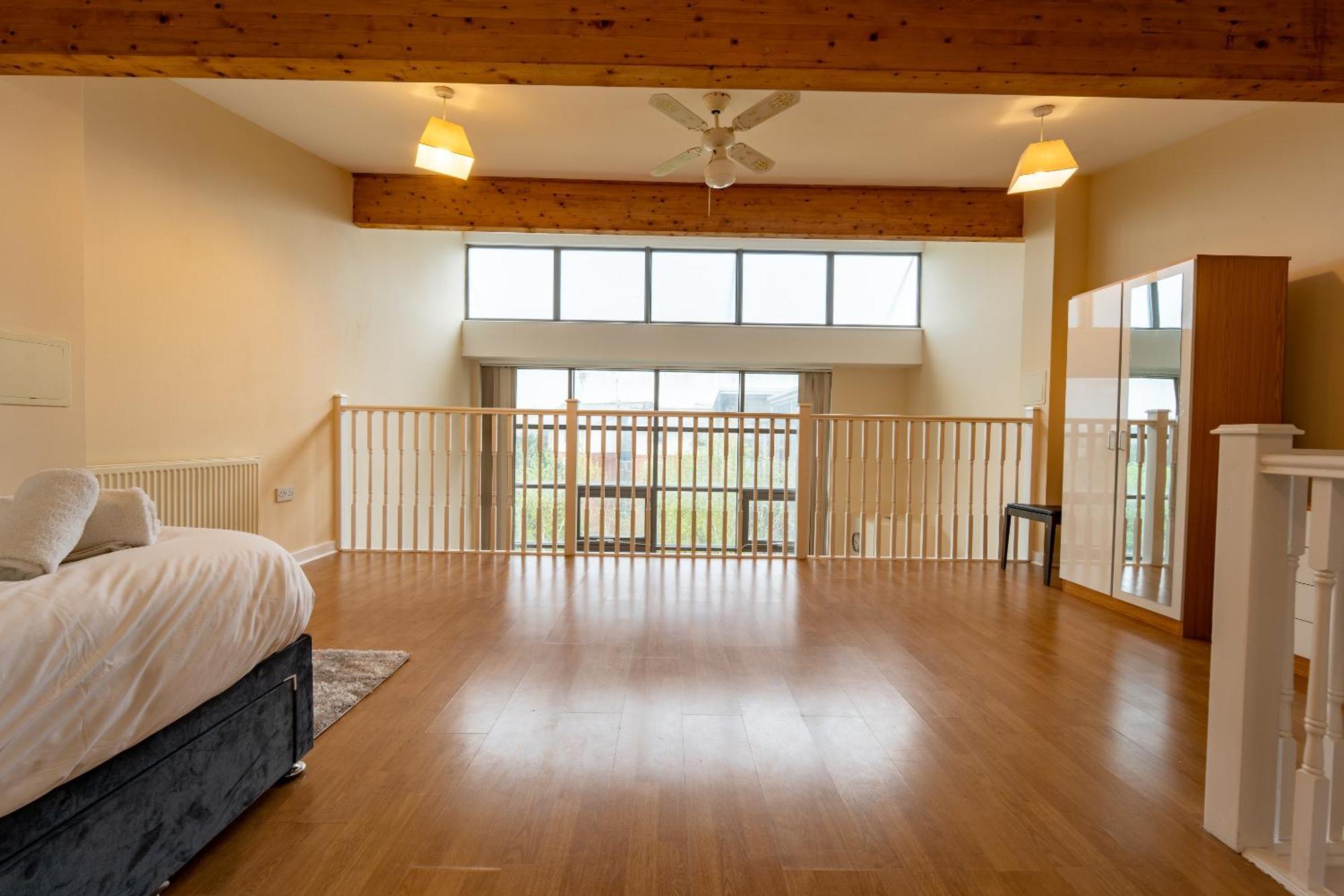 Luxury 2 Bed Apartment - Near Heathrow, Legoland, Windsor Slough Esterno foto