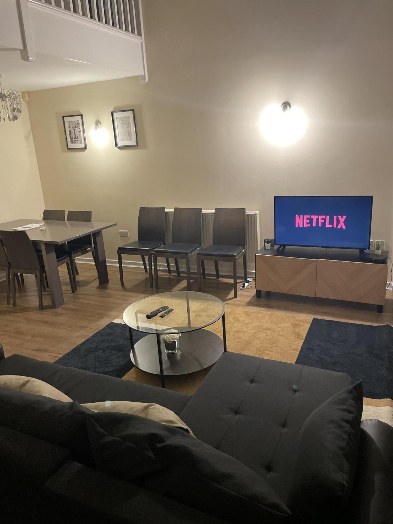 Luxury 2 Bed Apartment - Near Heathrow, Legoland, Windsor Slough Esterno foto