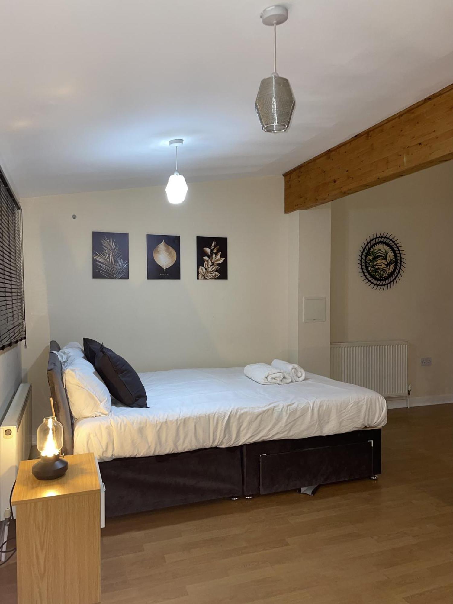 Luxury 2 Bed Apartment - Near Heathrow, Legoland, Windsor Slough Esterno foto
